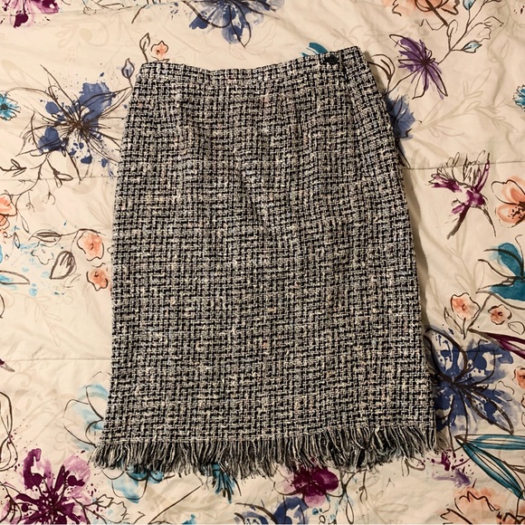 Jones New York Dresses & Skirts - Black and White Tweed Jones New York Pencil Skirt Size 4